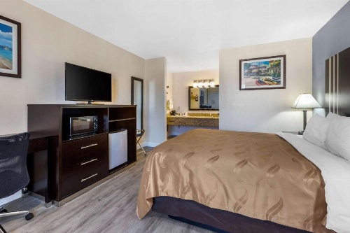 Quality Inn & Suites Huntington Beach image 16