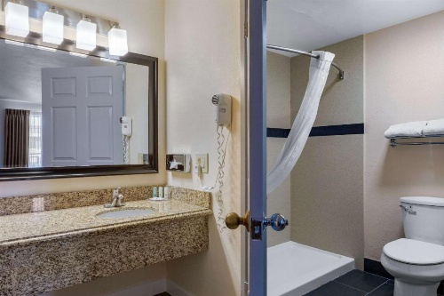 Quality Inn & Suites Huntington Beach image 20