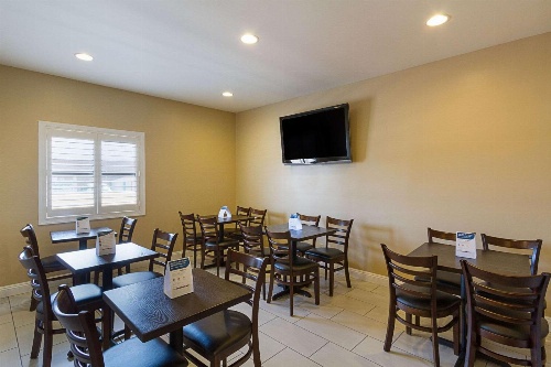 Quality Inn & Suites Huntington Beach image 3