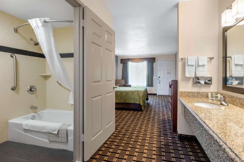 Quality Inn & Suites Huntington Beach image 6