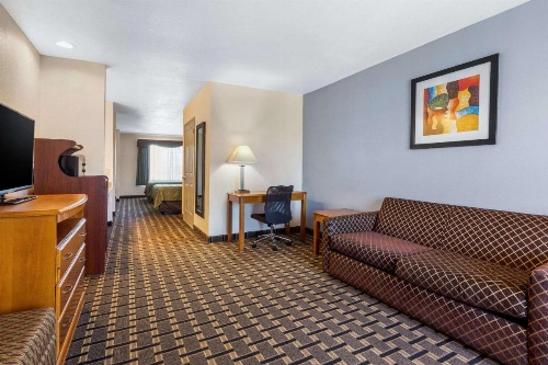 Quality Inn & Suites Huntington Beach image 8